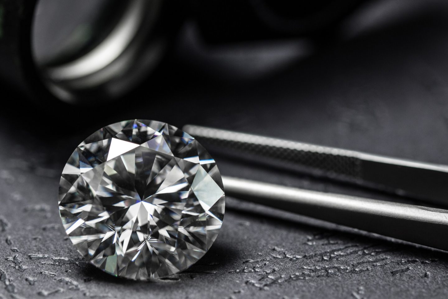 Lab-Grown Diamonds vs. Natural Diamonds: The Basic Differences
